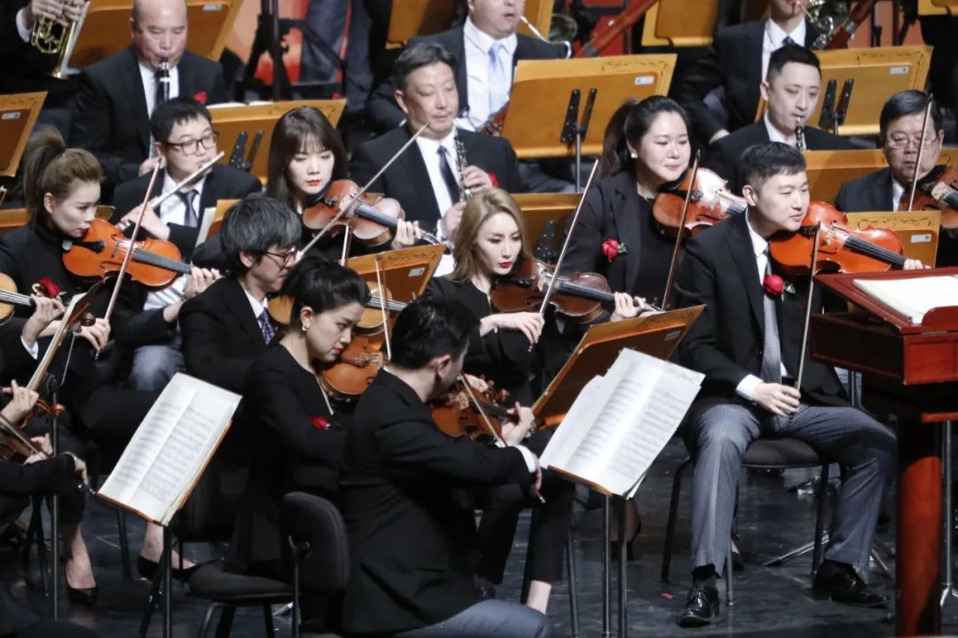 爱游戏APP下载-萨拉赫迎来十赛季出色发挥，日本队观众热烈欢呼！比赛高潮迭起的简单介绍