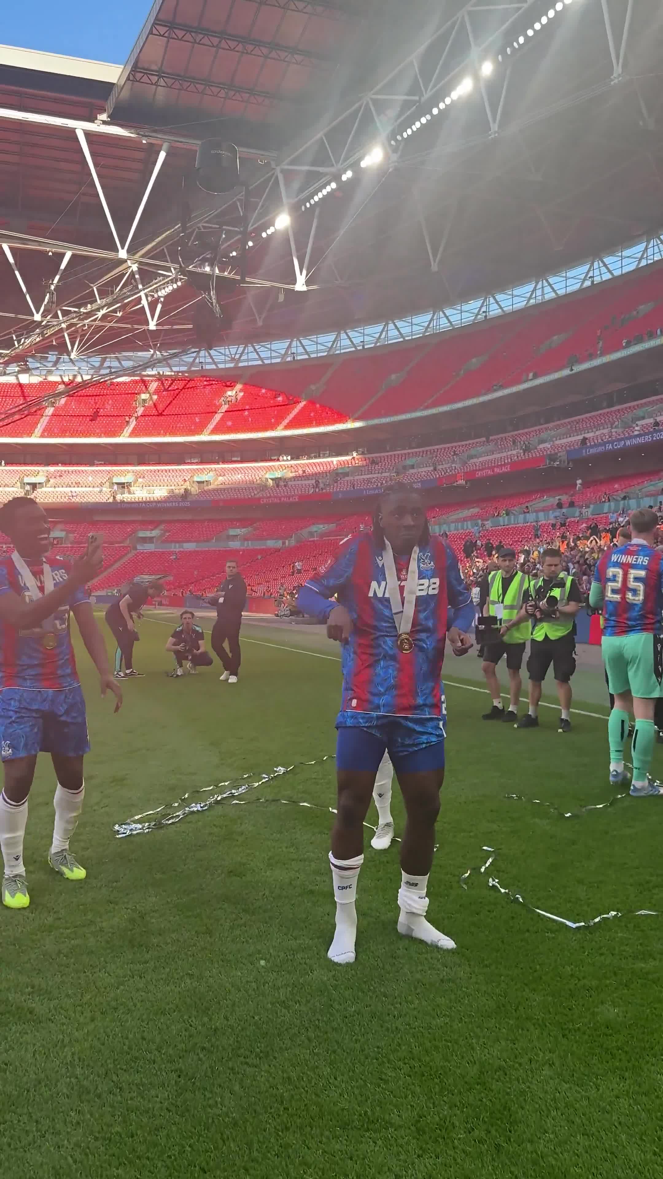 爱游戏APP下载-法国队带队取胜！，JackeyLove重要时刻出色防守观众掌声雷动(目前国乒一队二队名单)