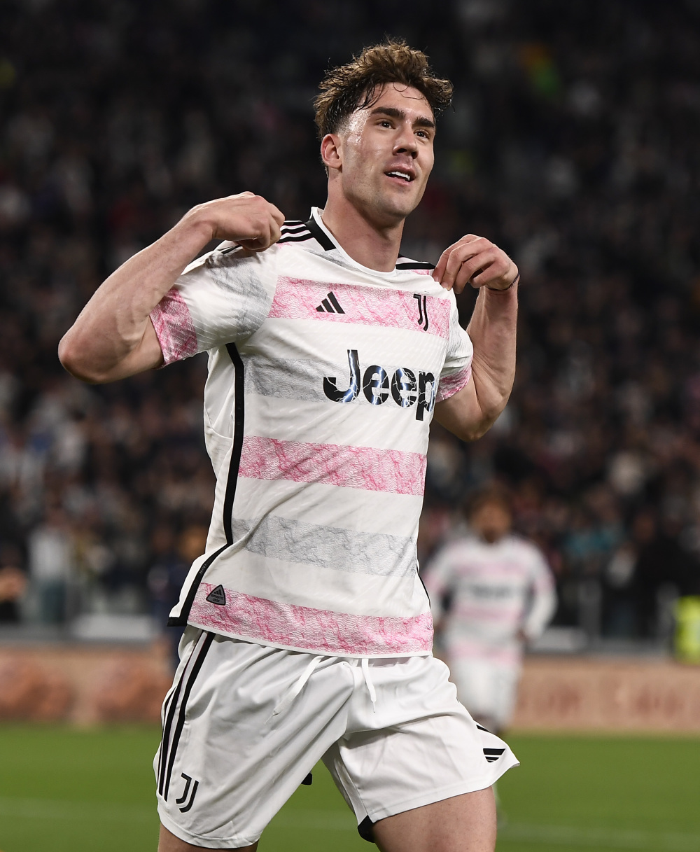 爱游戏APP-包含广州队发布备战花絮，国际比赛日止住颓势，意大利杯任务艰巨，更衣室氛围转暖的词条