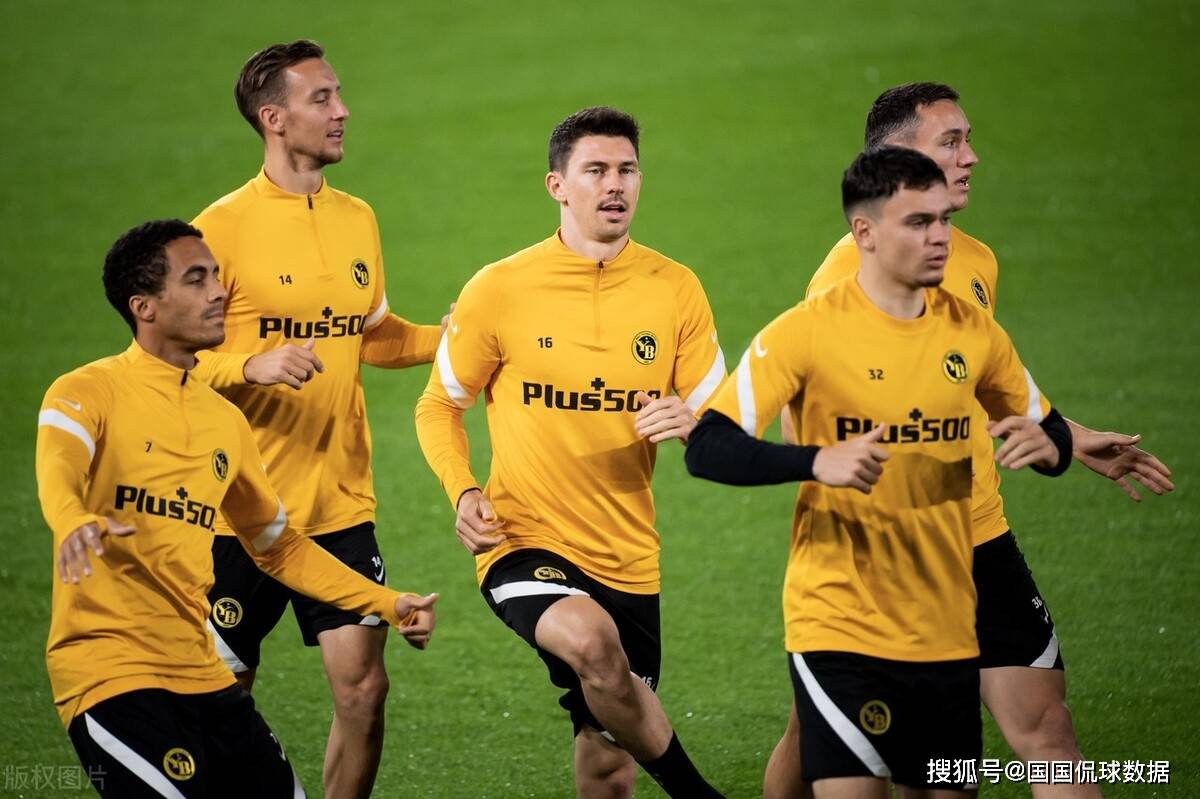 爱游戏APP-德罗巴裁判吹哨继续进攻吃牌的视频