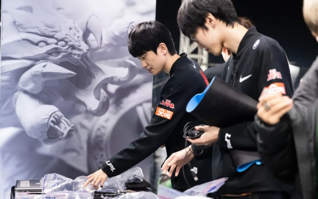 爱游戏APP下载-重磅！Doinb在雄鹿比赛中状态火爆北京国安转会期止住颓势，转会期上海久事遗憾出局的简单介绍